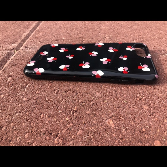 Kate Spade iPhone 8 Plus Case reposhing wrong size - Picture 4 of 5